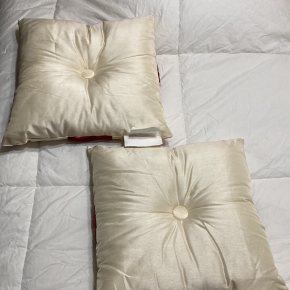 Set of 2 square 15” beautiful bow pillows with a center jewel. - Picture 4 of 5